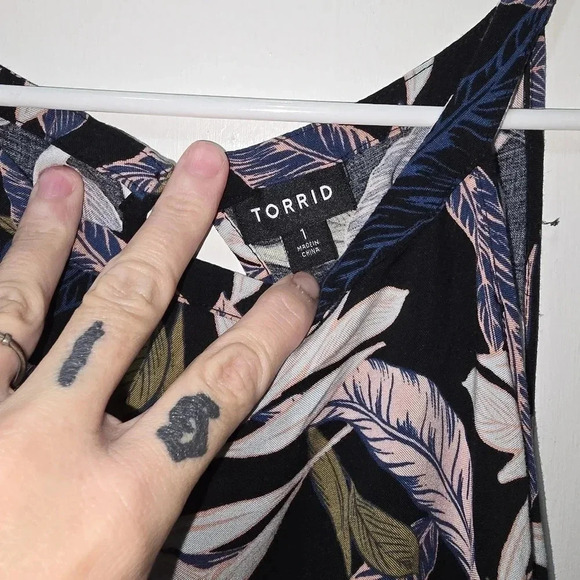 Torrid Black Palm Leaf High Neck Dress Tropical Days Sleeveless Keyhole Size 1 - Picture 6 of 6